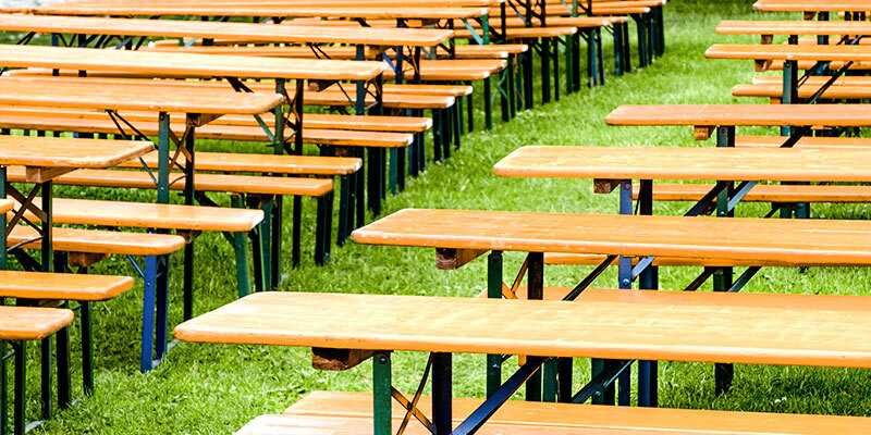 Tables de brasserie avec bancs pliants 220x70cm